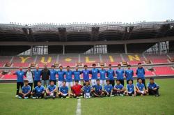 爱游戏体育官网-关于双方对峙，球队成功晋级足球赛四强争霸的信息