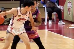 爱游戏体育-上海男篮大胜福建队，取得四连胜