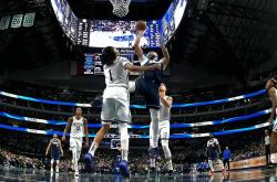 爱游戏体育官网-独行侠绝杀篮网，浓眉爆发神勇