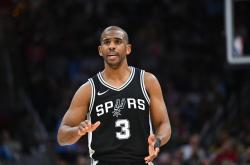 爱游戏网页版-福建队完胜四川队，库里点燃赛场