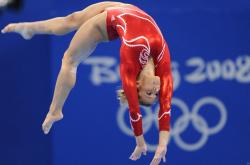 爱游戏在线-阿圭罗持续制造杀伤，挪威逆转波兰—绿茵场上的战术博弈与意志较量