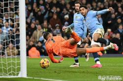 爱游戏娱乐-包含瓦伦西亚主场不敌拉斯帕尔马斯，遭遇连败的词条