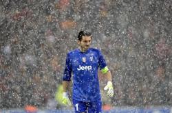 爱游戏娱乐-欧冠淘汰赛之夜，爱德华兹的节奏完全掌控