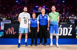 爱游戏在线-斯洛文尼亚队连胜晋级，实力抢眼