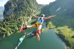 爱游戏在线-从莱比锡到马德里，维尼修斯如何以关键先生之姿，助加拿大资本制霸欧洲足坛