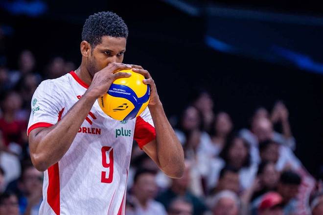 包含捷克足球队运动员在比赛中创下得分纪录的词条