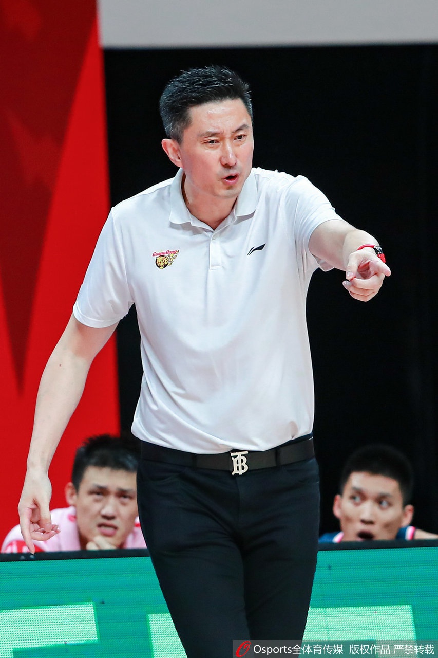 俄罗斯男篮队员荣获最佳射手奖