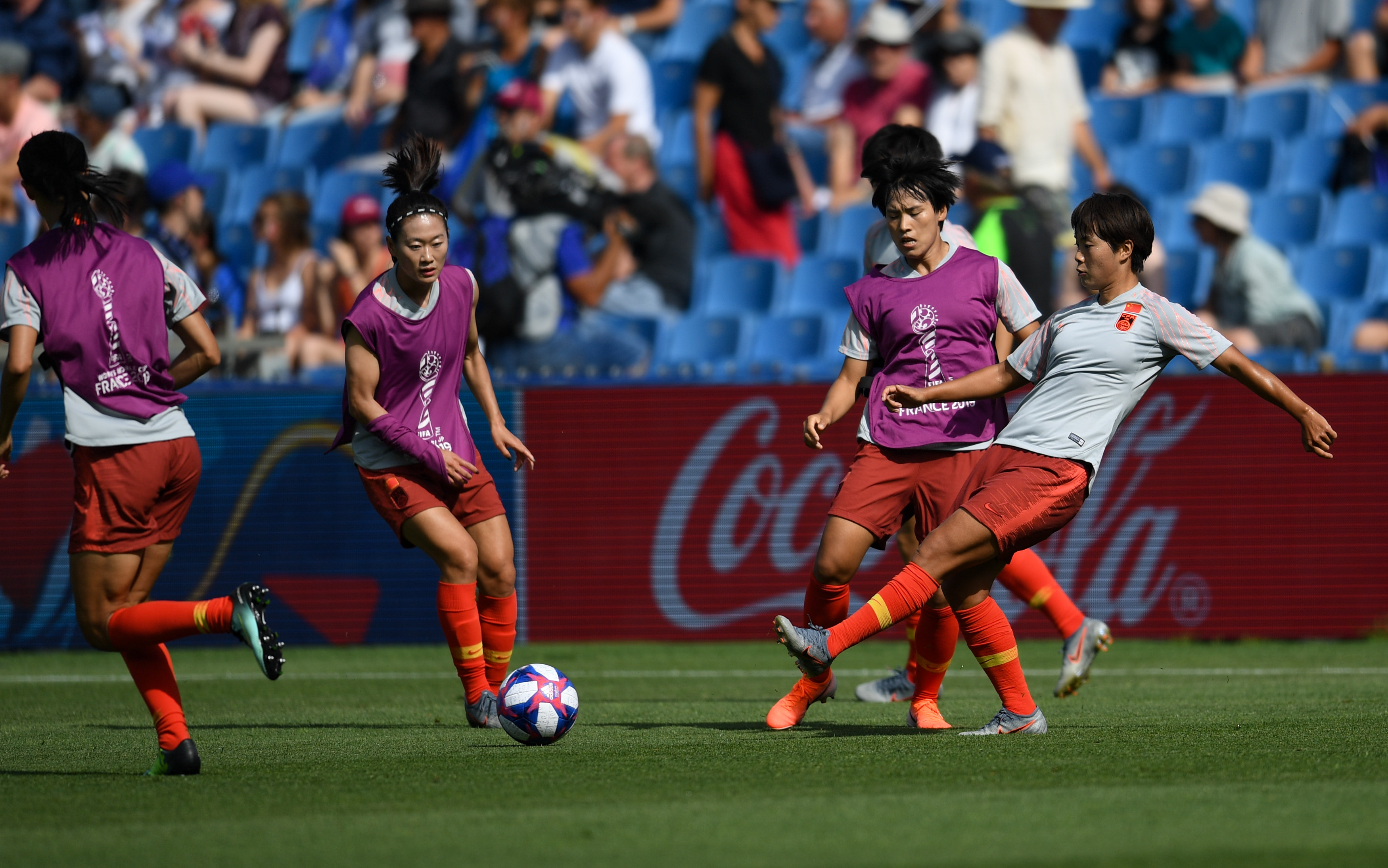 包含蒙彼利埃平马赛，法国足球联赛争夺激烈的词条