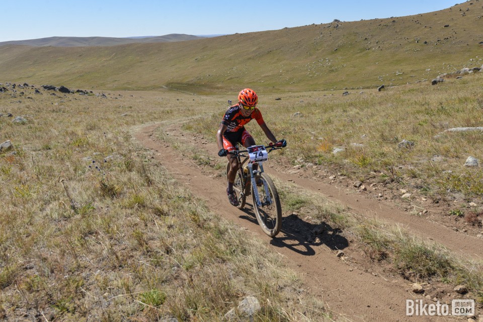 蒙古自行车选手在山地车赛中获得好成绩