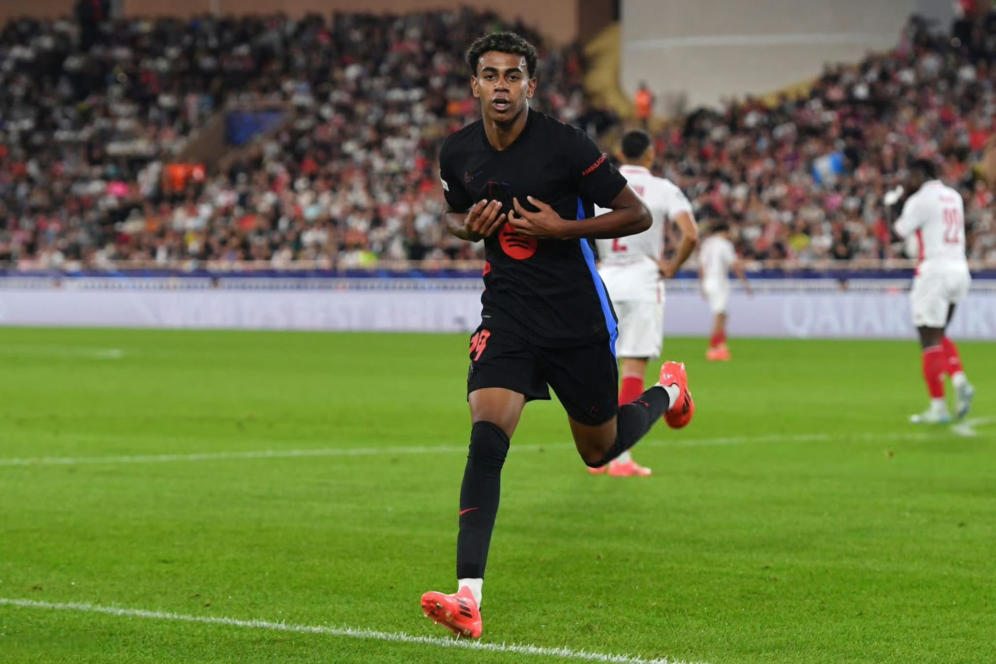 包含摩纳哥队在客场-轻松战胜斯特拉斯堡的词条