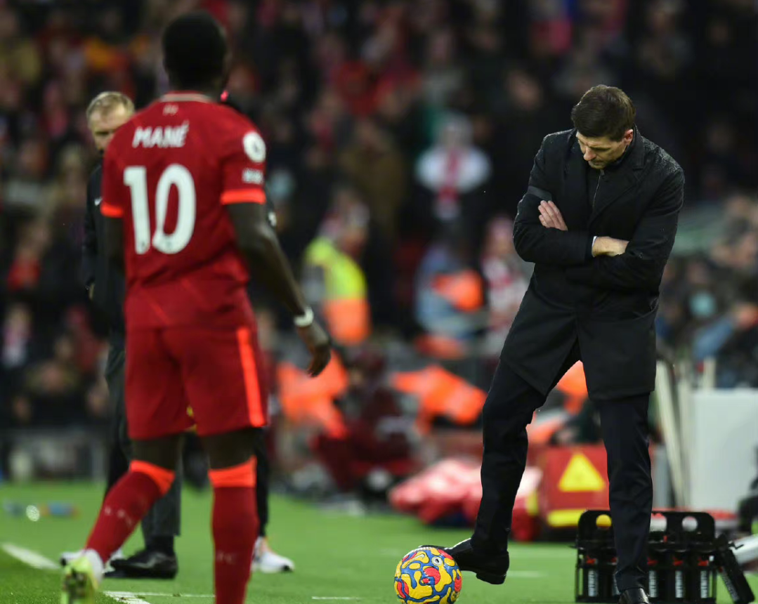 传奇球星重返球场,再次挑战对手创造奇迹 传奇球星重返球场,再次挑战对手创造奇迹