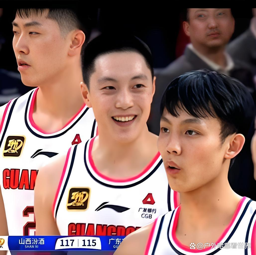 包含广东男篮三度告捷，队员表现火爆的词条