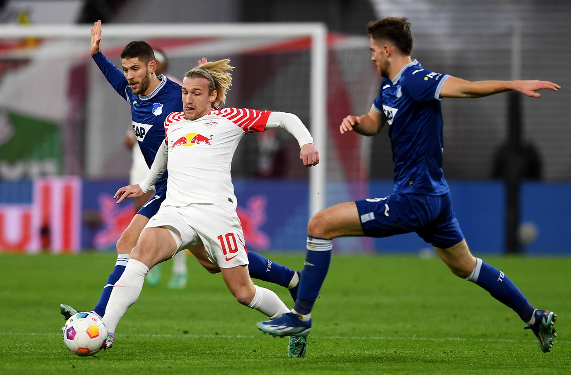 关于汉堡球员团结一心,取得重要胜利的信息 关于汉堡球员团结一心,取得重要胜利的信息