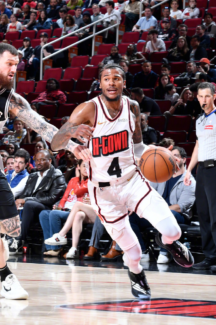 火箭客场力克马刺,取得七连胜 火箭客场力克马刺,取得七连胜