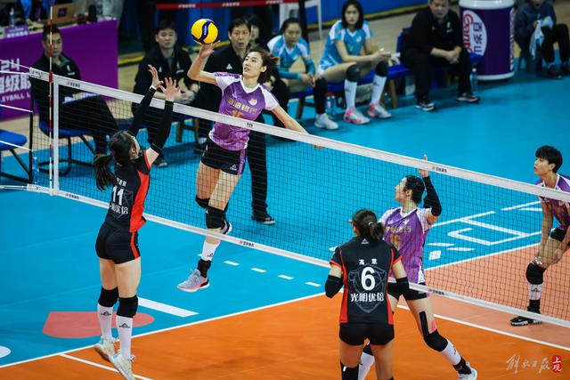 秘鲁队在排球比赛中赢得冠军 秘鲁队在排球比赛中赢得冠军