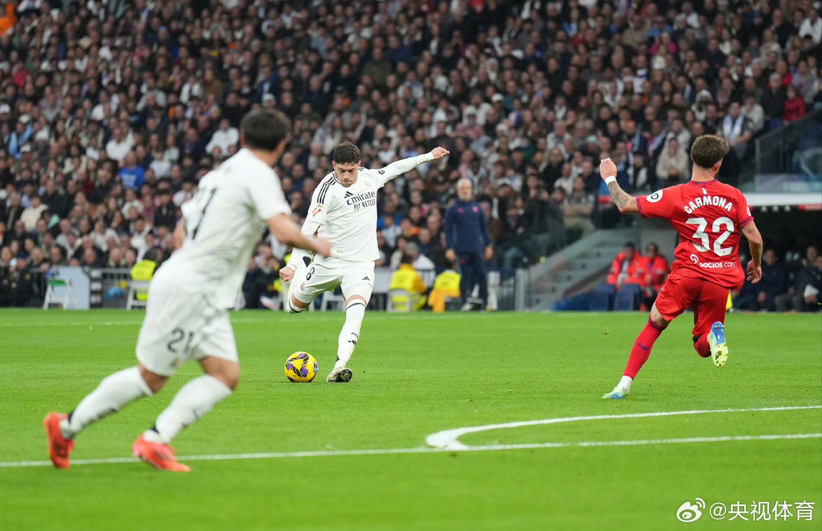 皇马横扫希腊，奥亚尔萨瓦尔带队取胜