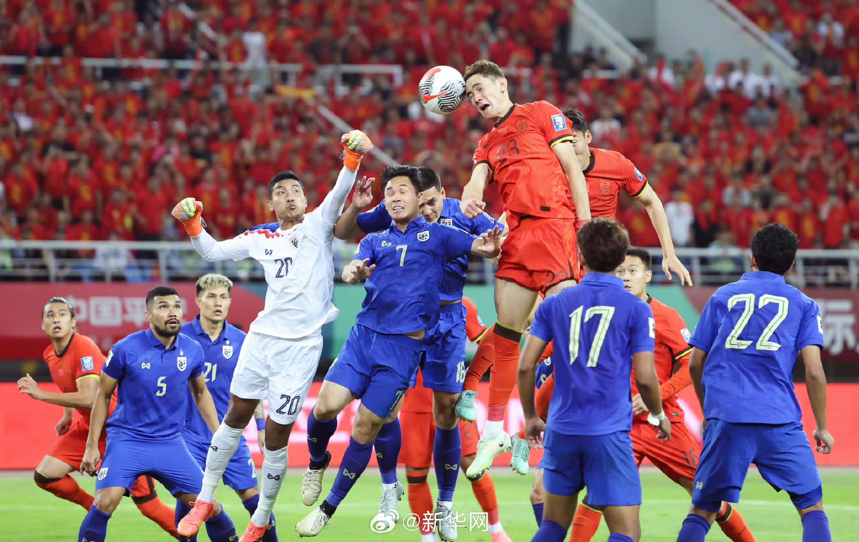 泰国队鏖战中国队,安赛龙点燃赛场 泰国队鏖战中国队,安赛龙点燃赛场