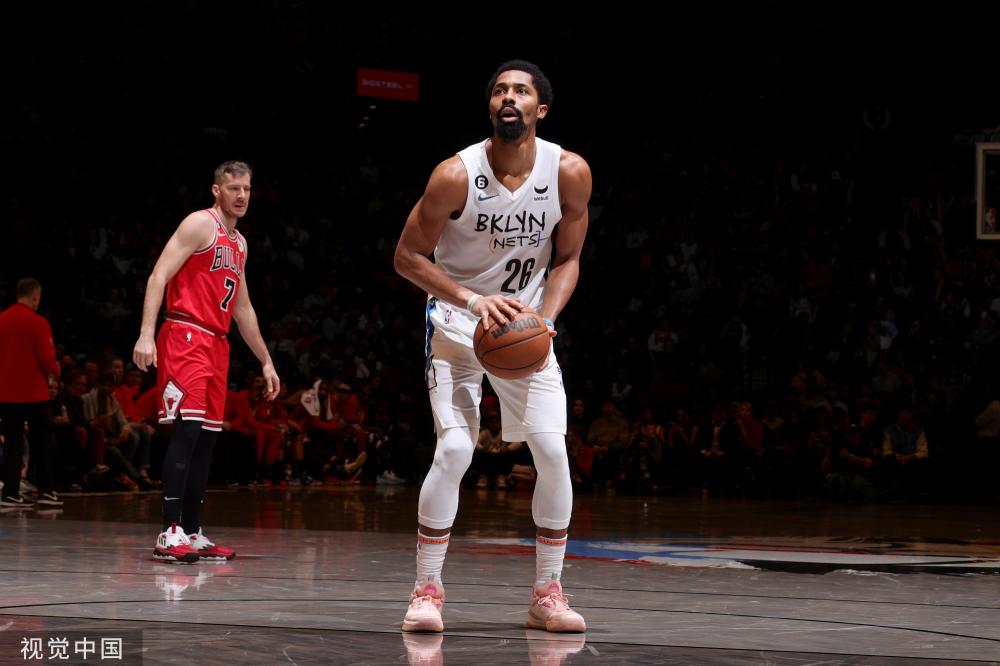 关于篮网完胜灰熊，拉文刷新纪录的信息