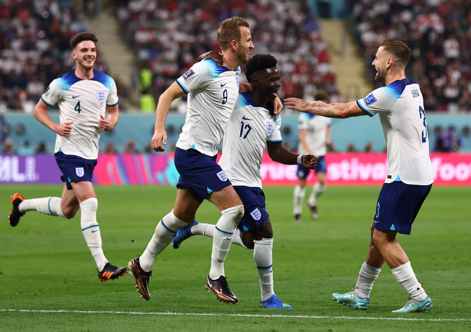 包含勒沃库森横扫英格兰，马丁内利惊艳四座的词条