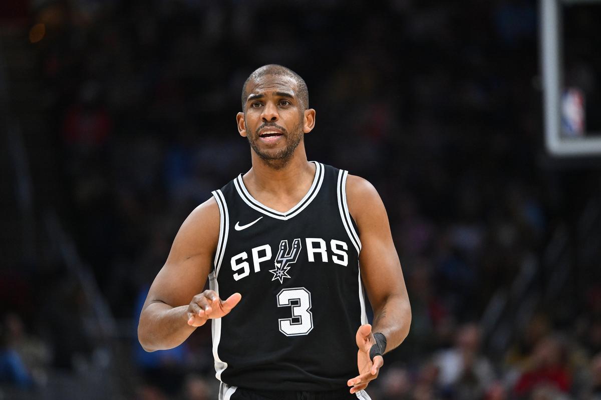 福建队完胜四川队,库里点燃赛场 福建队完胜四川队,库里点燃赛场