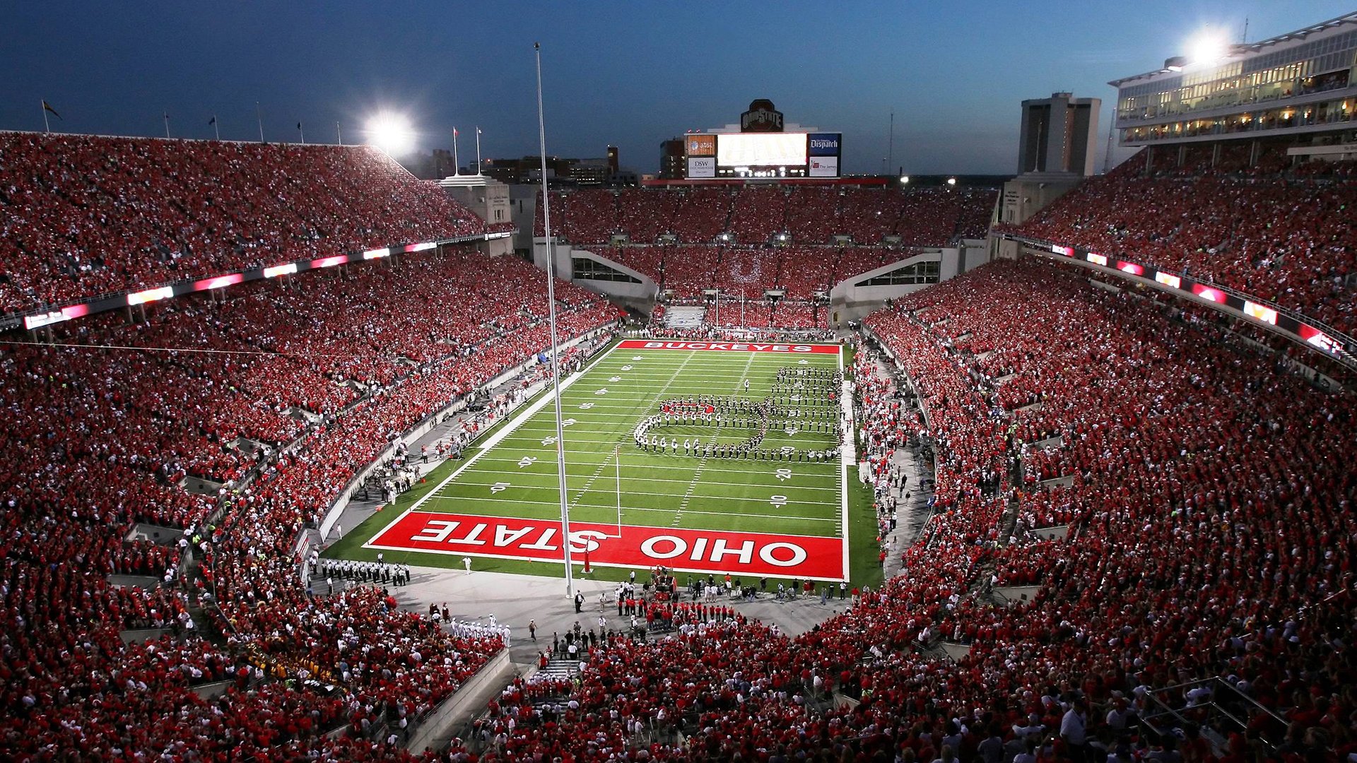 水花沉寂处,克莱独舞时,NBA季后赛之夜的孤星闪耀