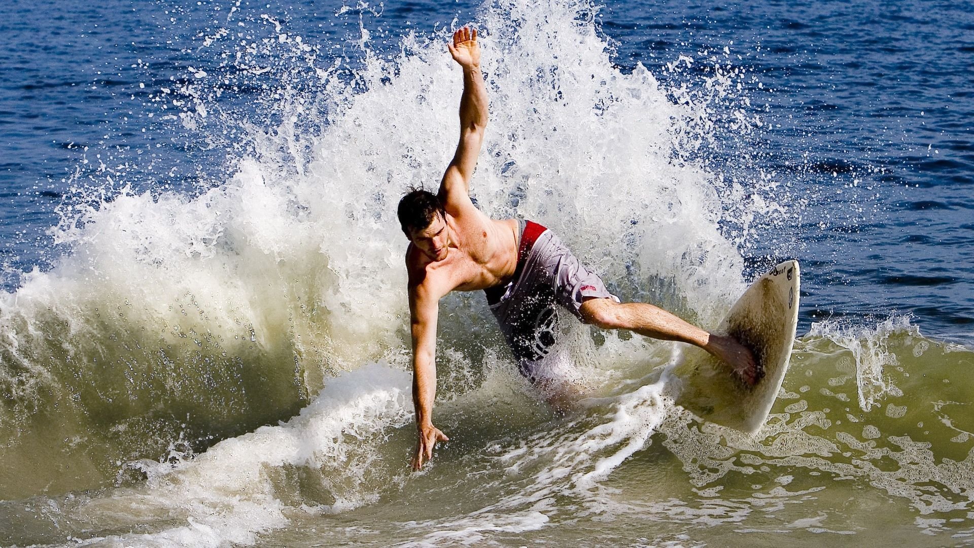 巴黎绝杀法国，凯恩点燃赛场的英格兰奇迹