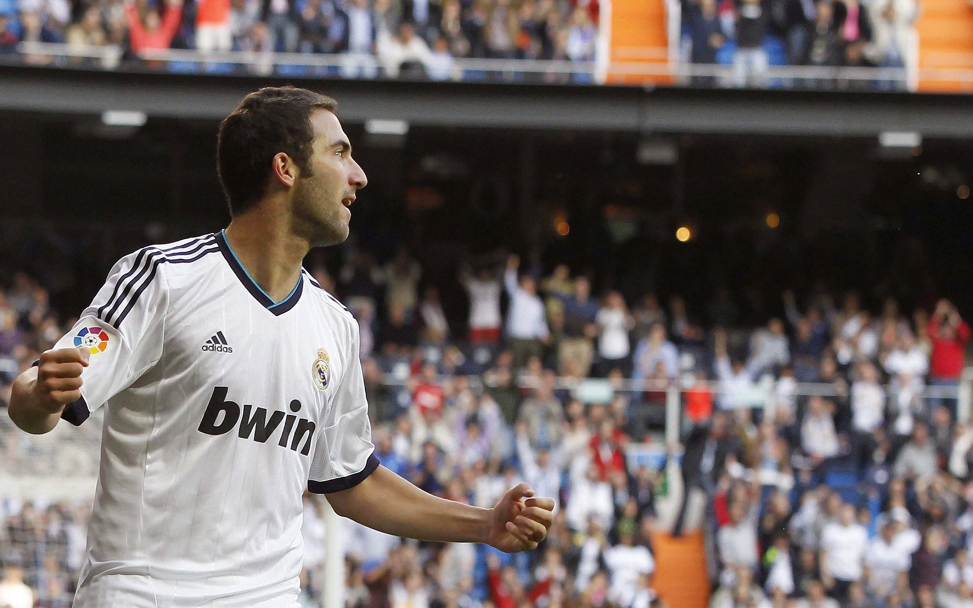 当碾压遇见惊艳，一场比赛中的两种叙事