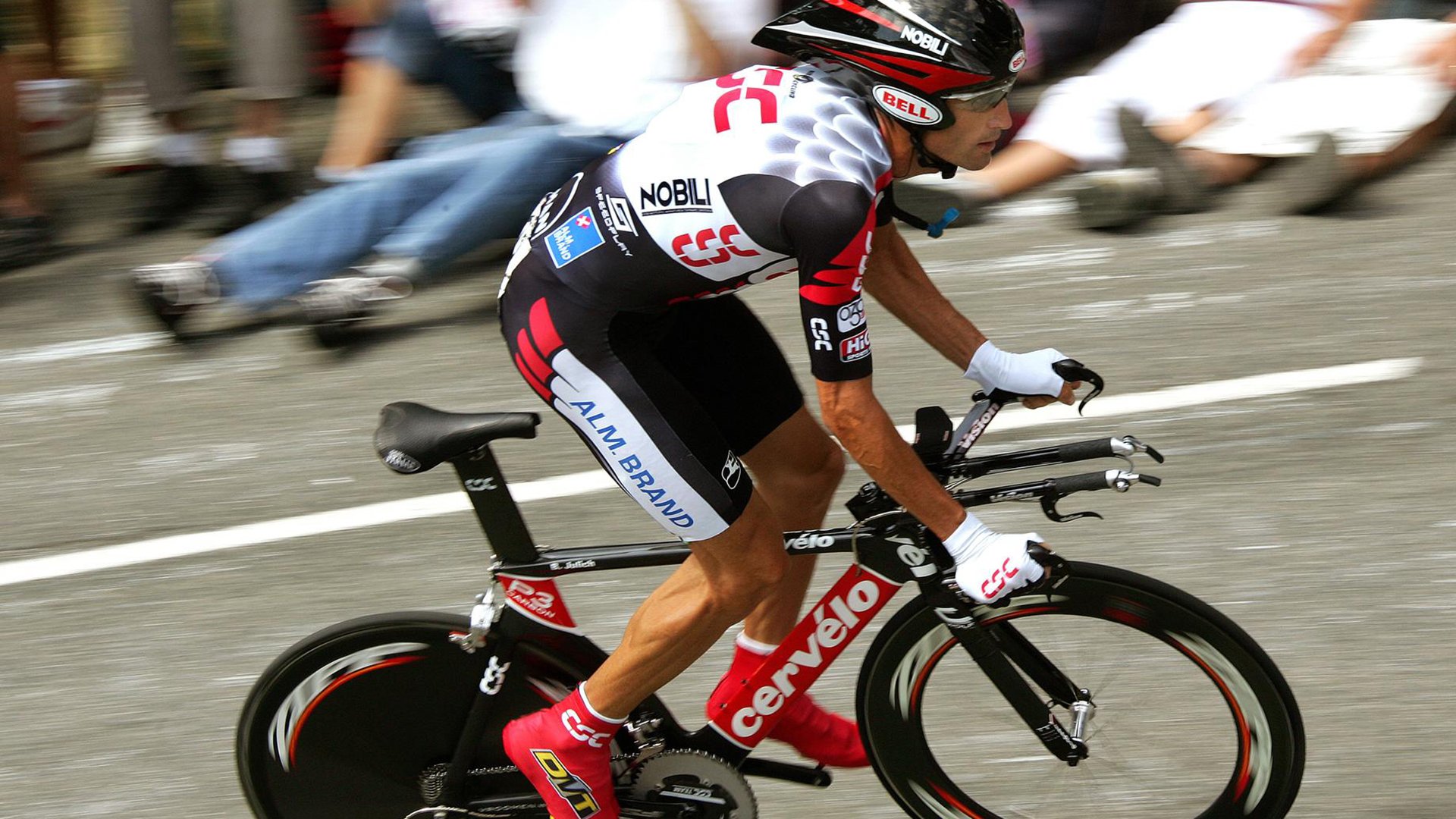 赛道与球场的双重奏，F1新赛季揭幕战与活塞力克勇士的启示